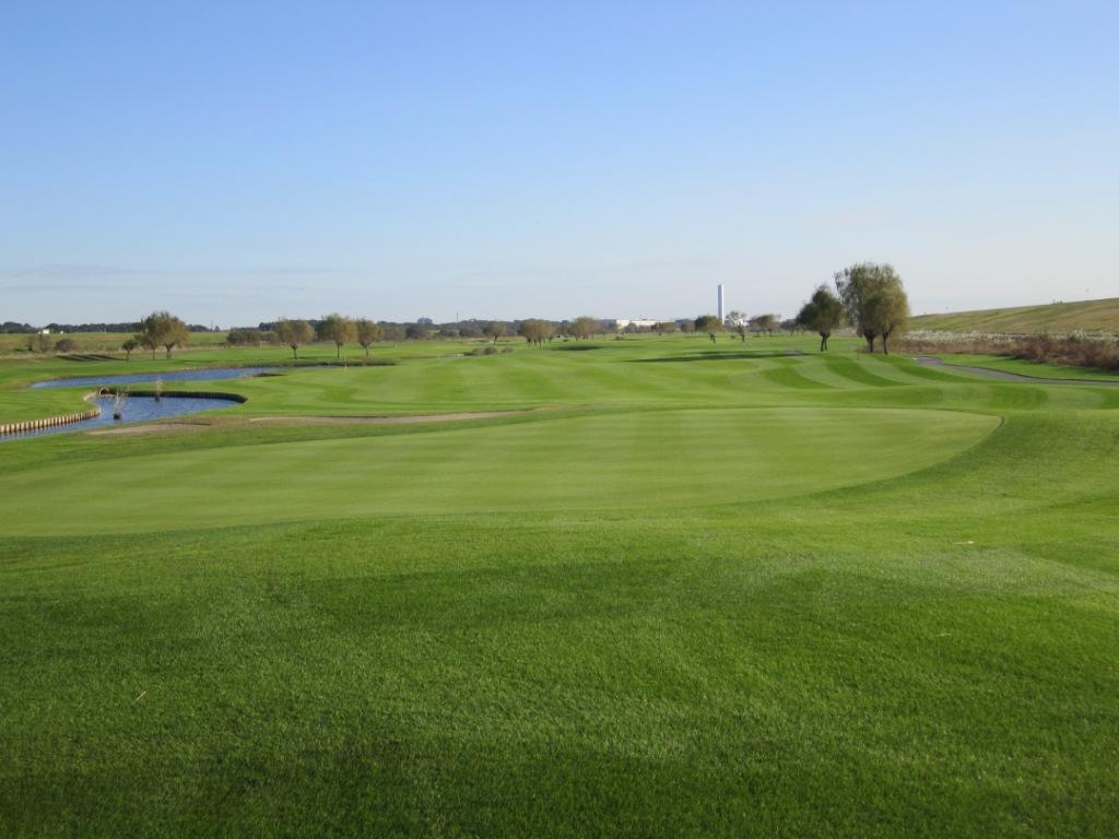 KOSHIGAYA GOLF CLUBの写真